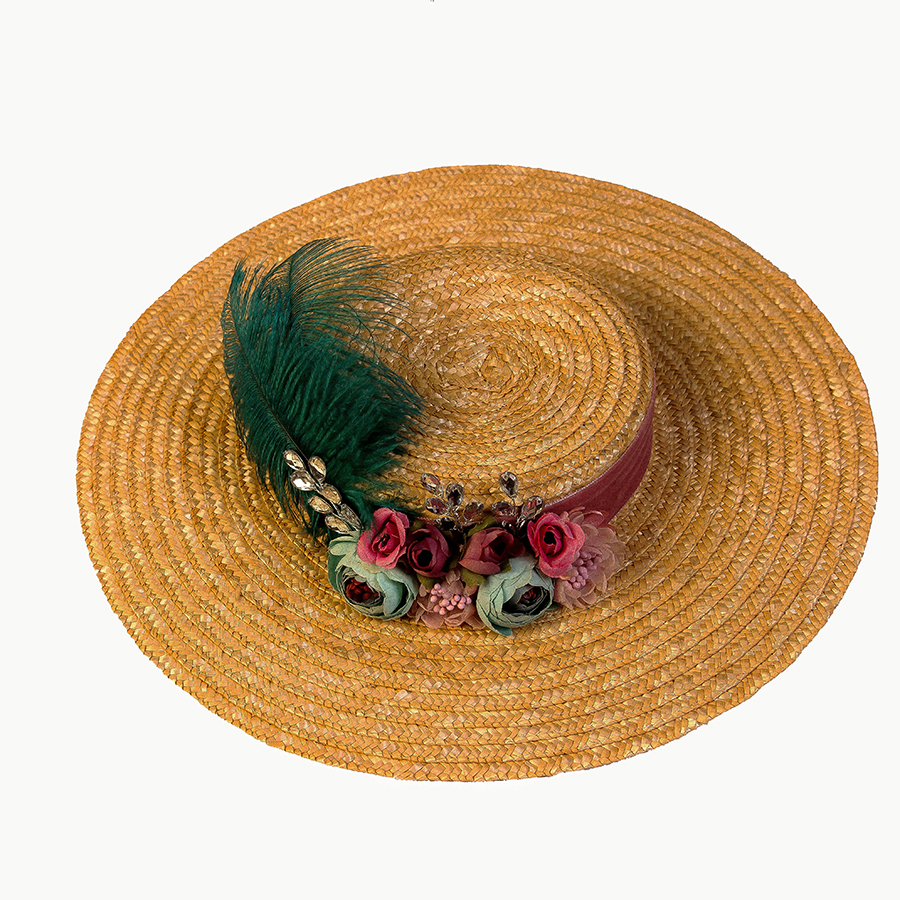 Ally,-canotier-de-paja-con-maxi-ala.Decoración-floral-con-aplicaciones-y-pumas.-109€-Copa-6cm-Ala-45cm-de-diametro-aprox