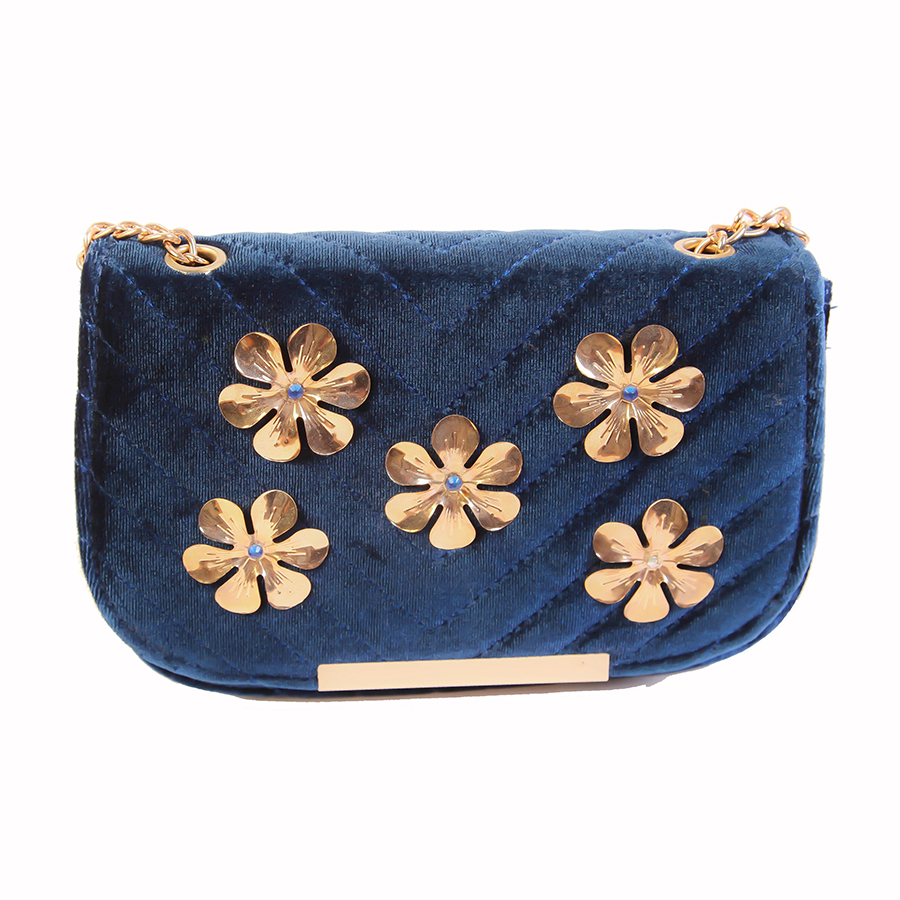 FLOR.Bolso-de-terciopelo-azulina-con-aplicaciones-de-flores-de-laton-y-swarovski